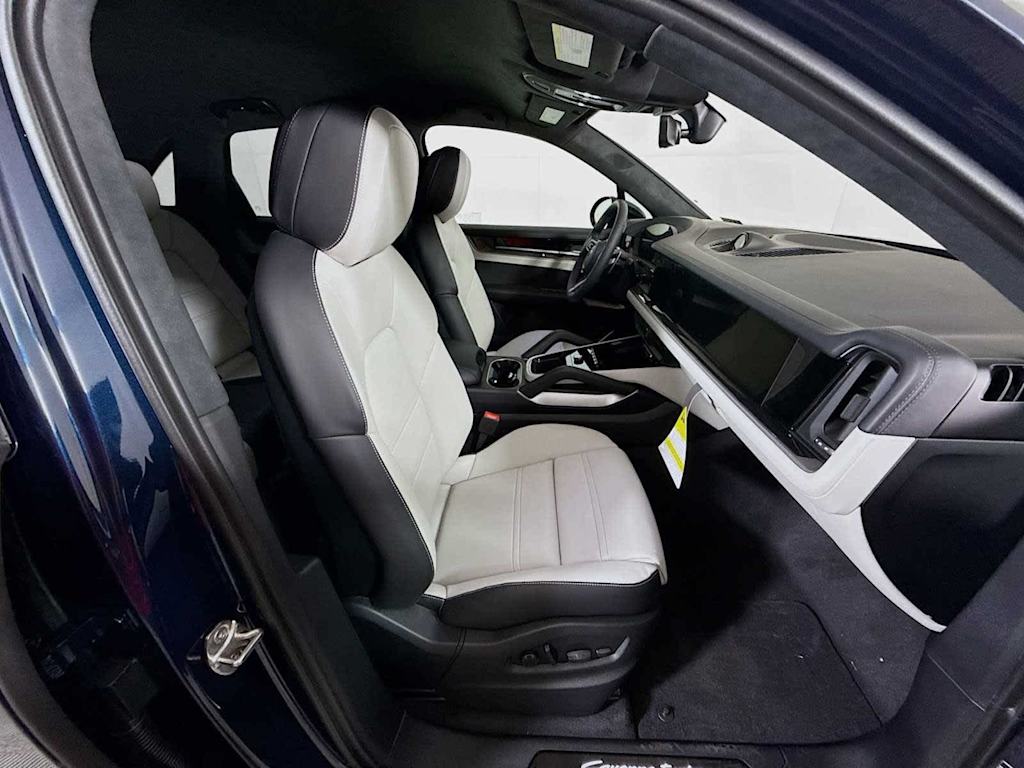 Thumbnail: 2025 Porsche Cayenne - 10