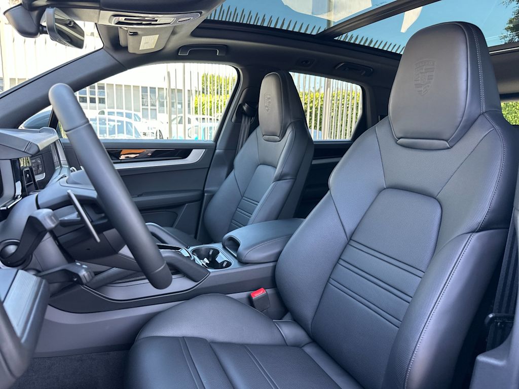 Thumbnail: 2026 Porsche Cayenne - 10