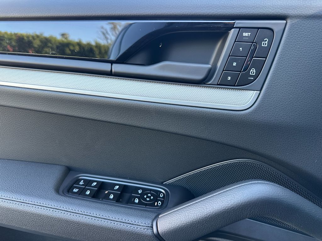 Thumbnail: 2026 Porsche Cayenne - 21