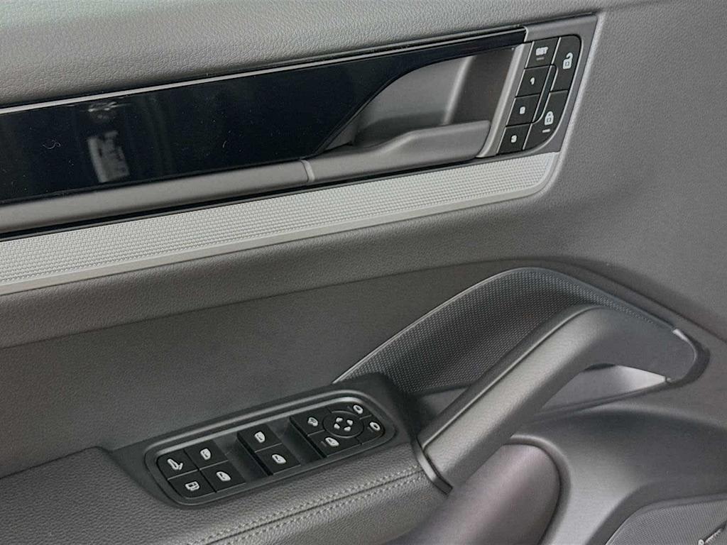 Thumbnail: 2026 Porsche Cayenne - 41