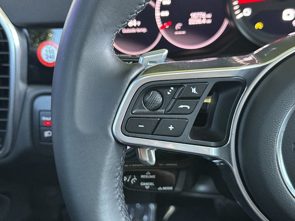 Thumbnail: 2023 Porsche Cayenne - 30