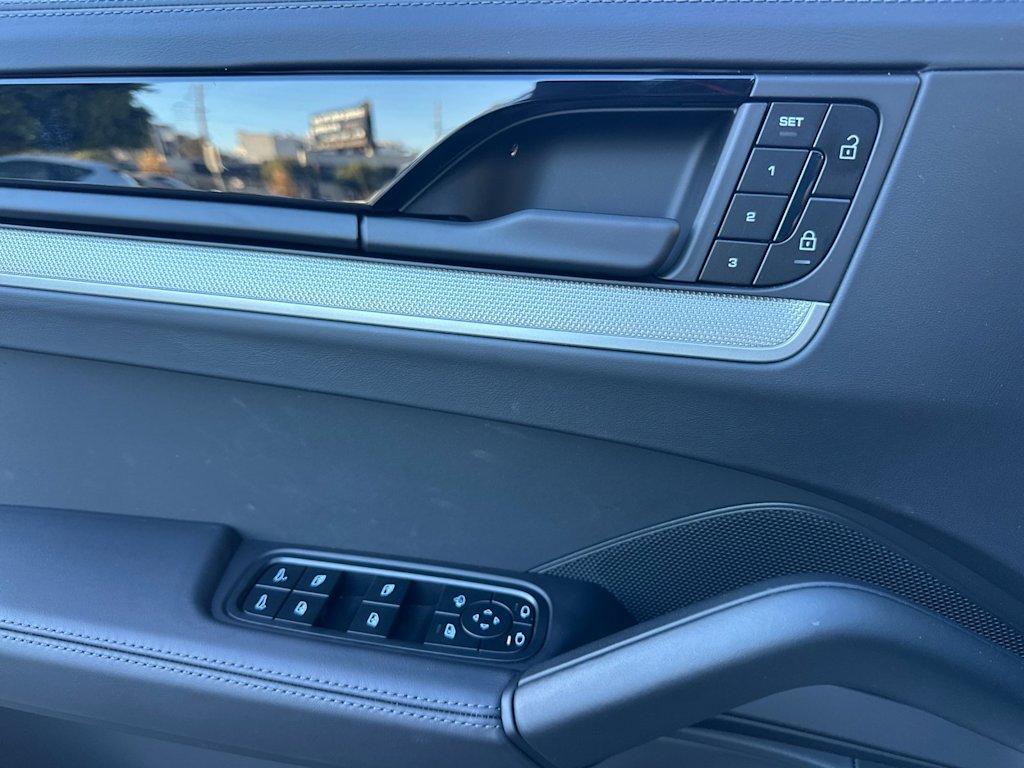 Thumbnail: 2025 Porsche Cayenne - 21
