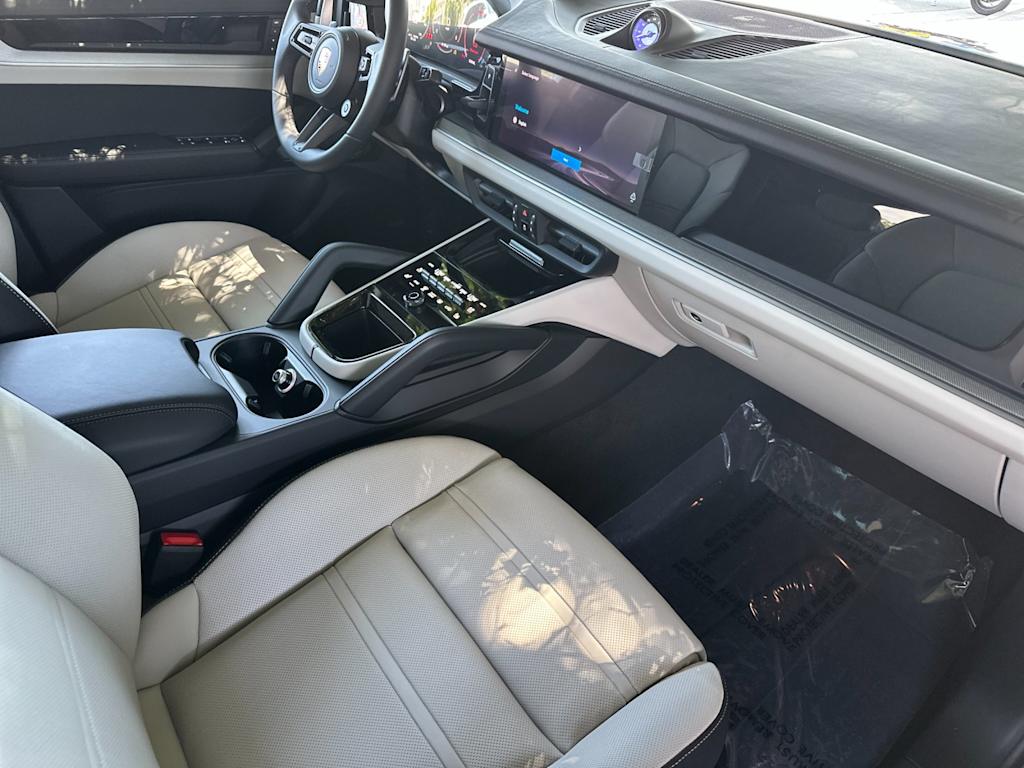 Thumbnail: 2026 Porsche Cayenne - 15