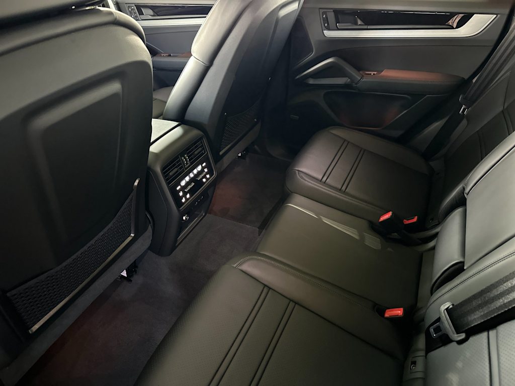 Thumbnail: 2026 Porsche Cayenne - 10