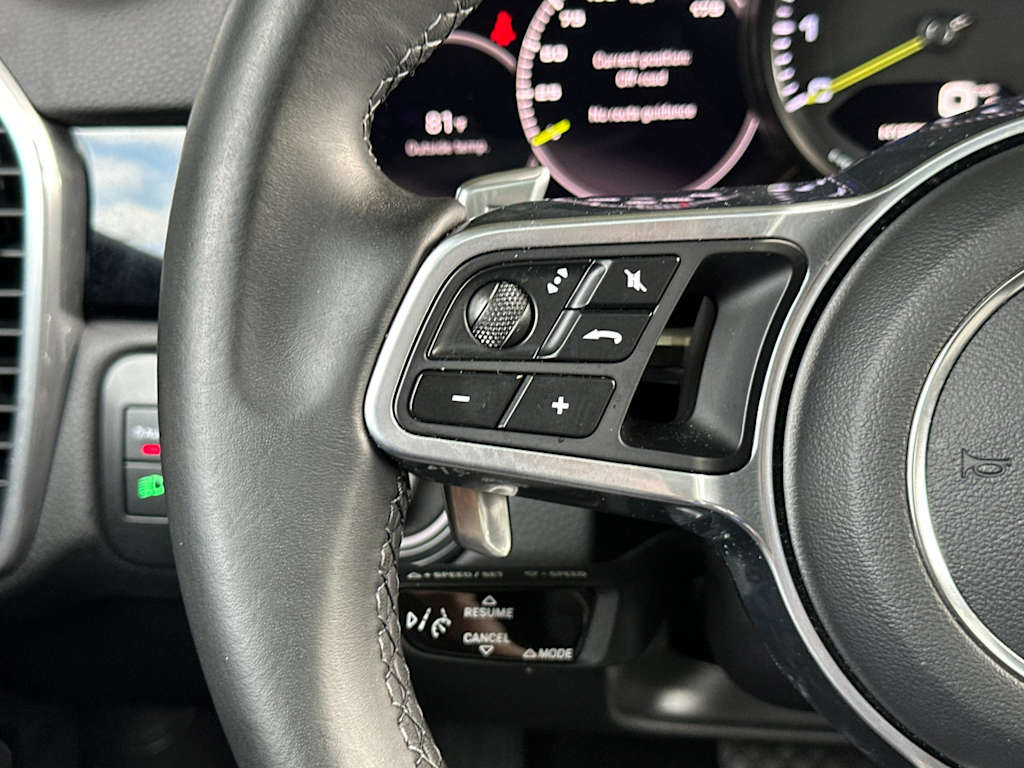 Thumbnail: 2023 Porsche Cayenne - 30