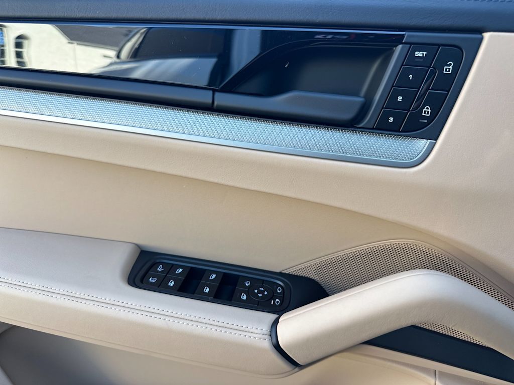 Thumbnail: 2026 Porsche Cayenne - 21