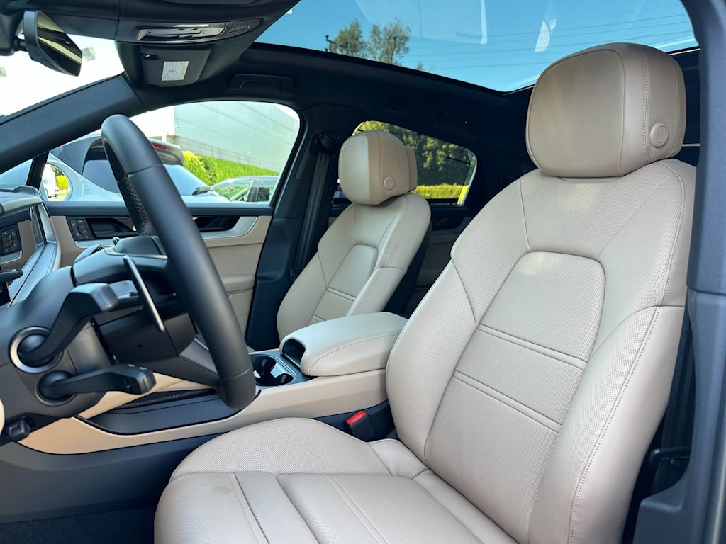 Thumbnail: 2026 Porsche Cayenne - 10