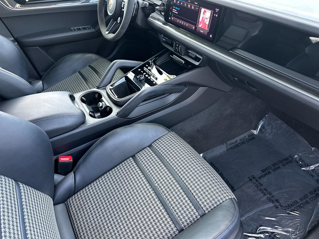 Thumbnail: 2024 Porsche Cayenne - 24