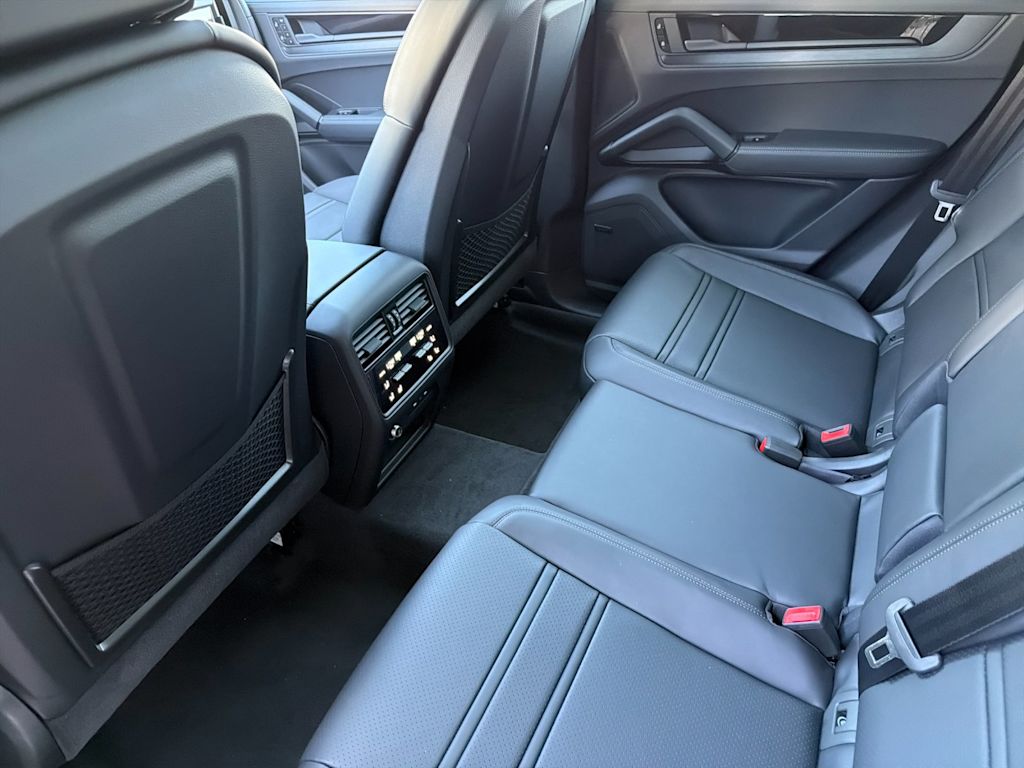 Thumbnail: 2026 Porsche Cayenne - 11