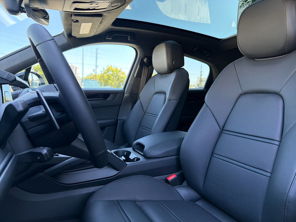 Thumbnail: 2026 Porsche Cayenne - 10