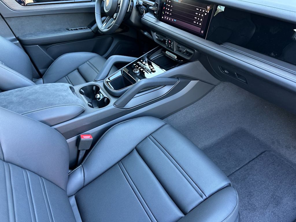 Thumbnail: 2026 Porsche Cayenne - 10