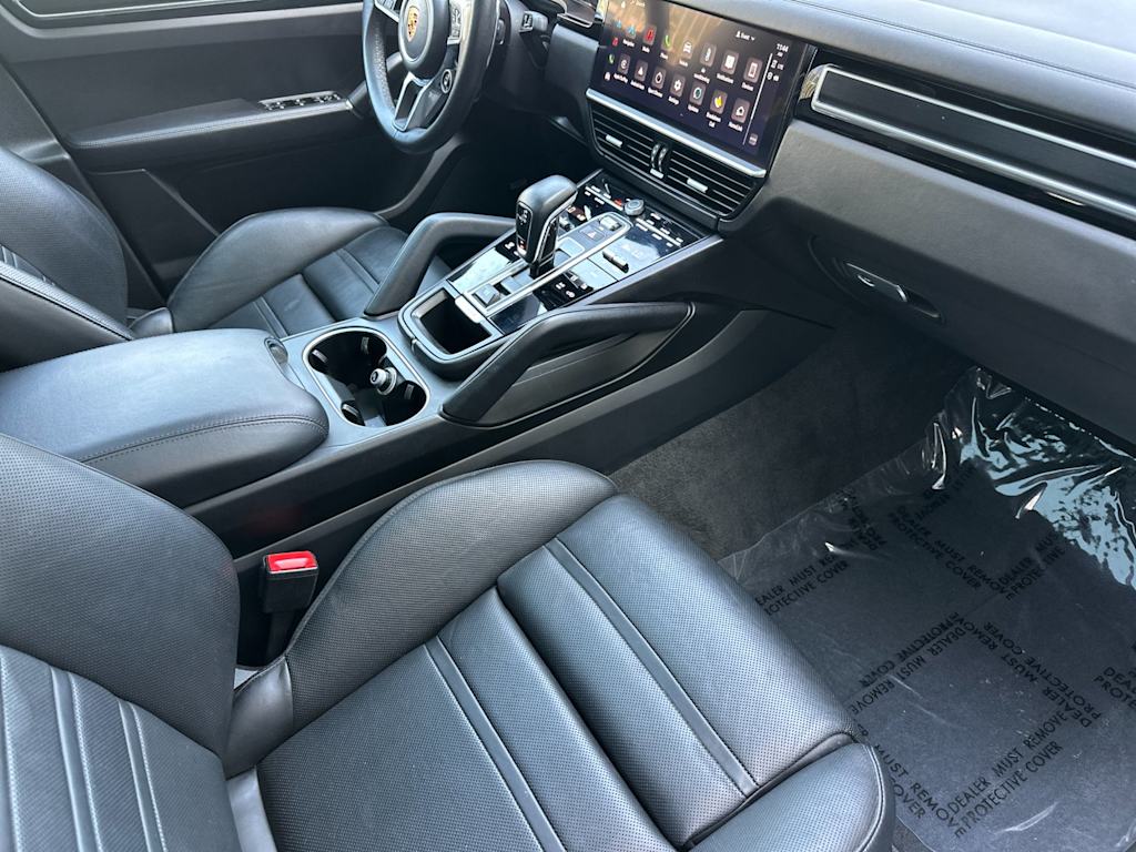 Thumbnail: 2023 Porsche Cayenne - 13