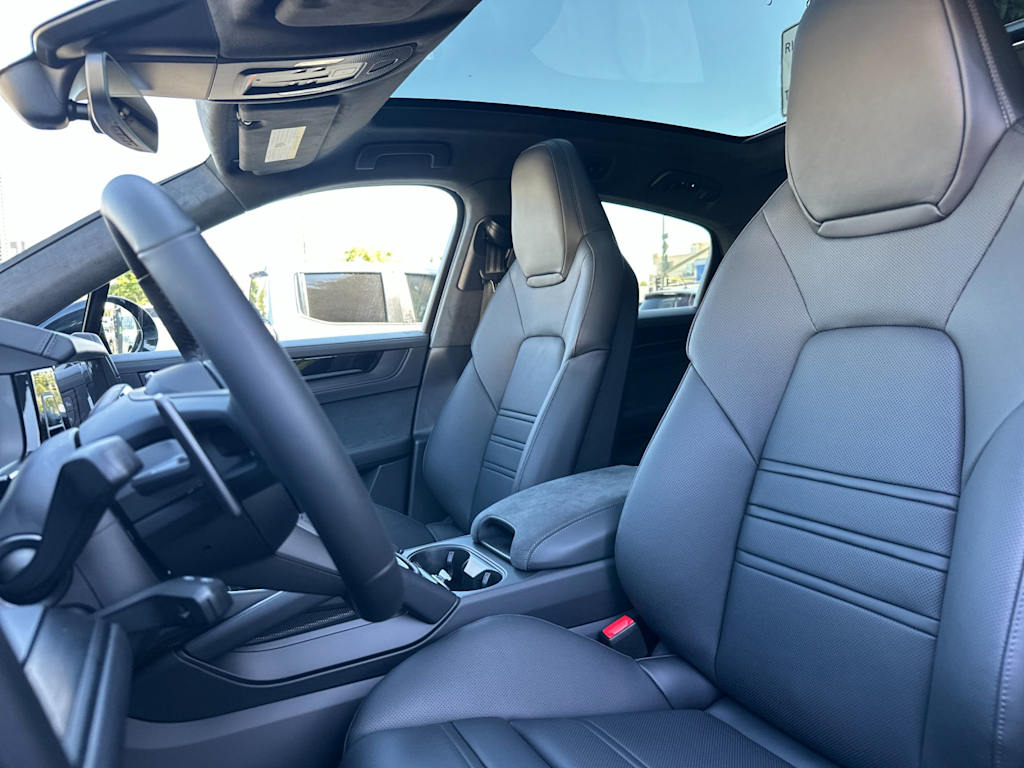 Thumbnail: 2026 Porsche Cayenne - 10