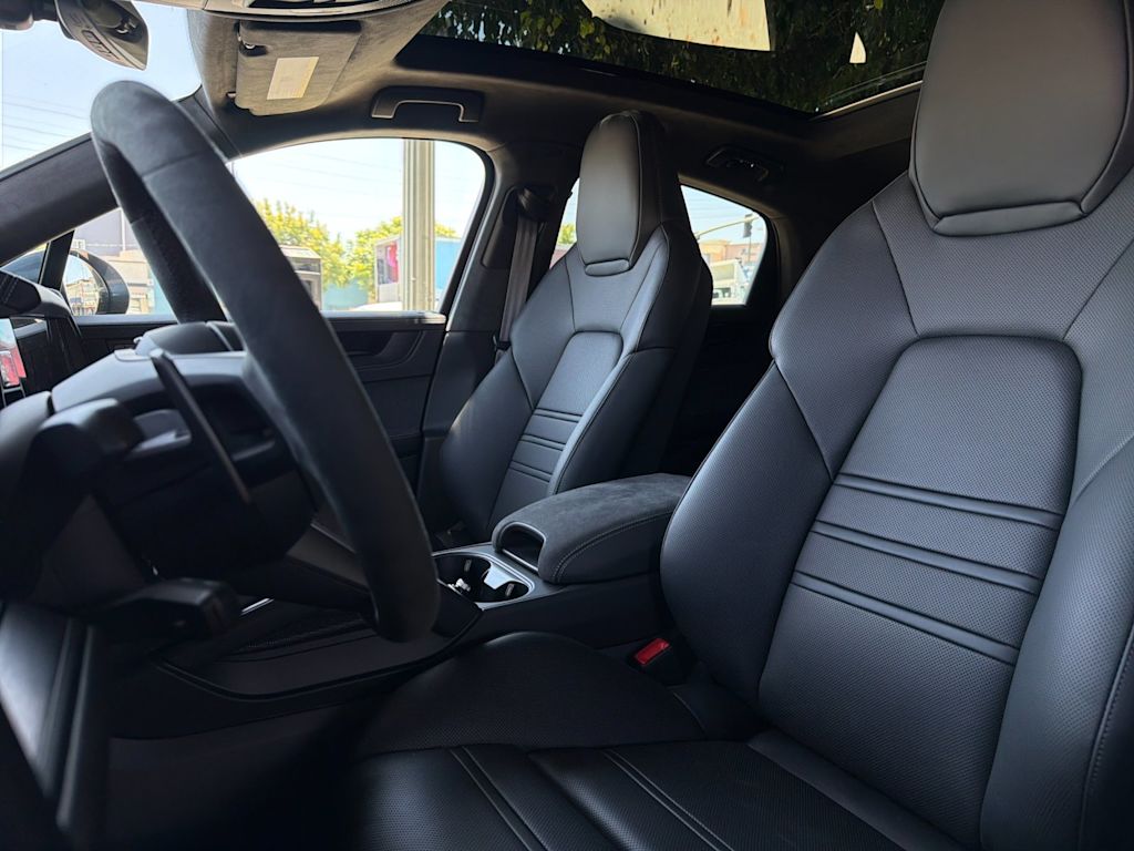 Thumbnail: 2026 Porsche Cayenne - 10