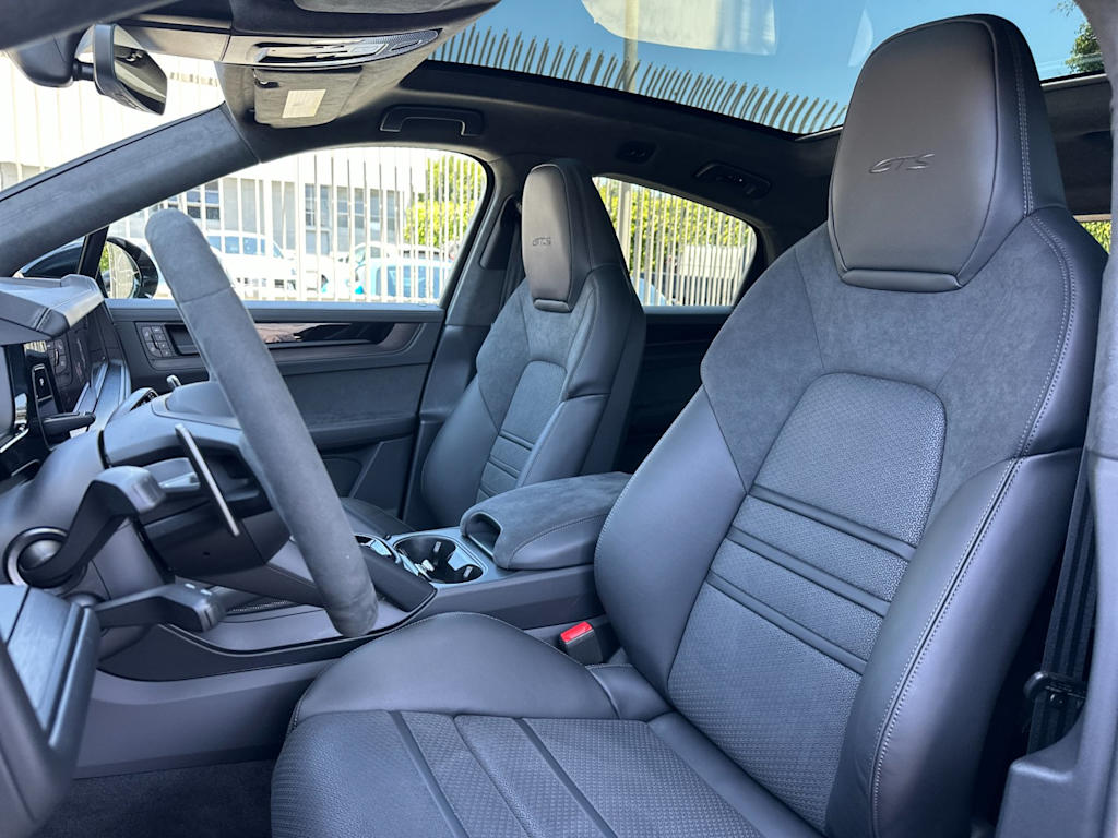 Thumbnail: 2026 Porsche Cayenne - 10