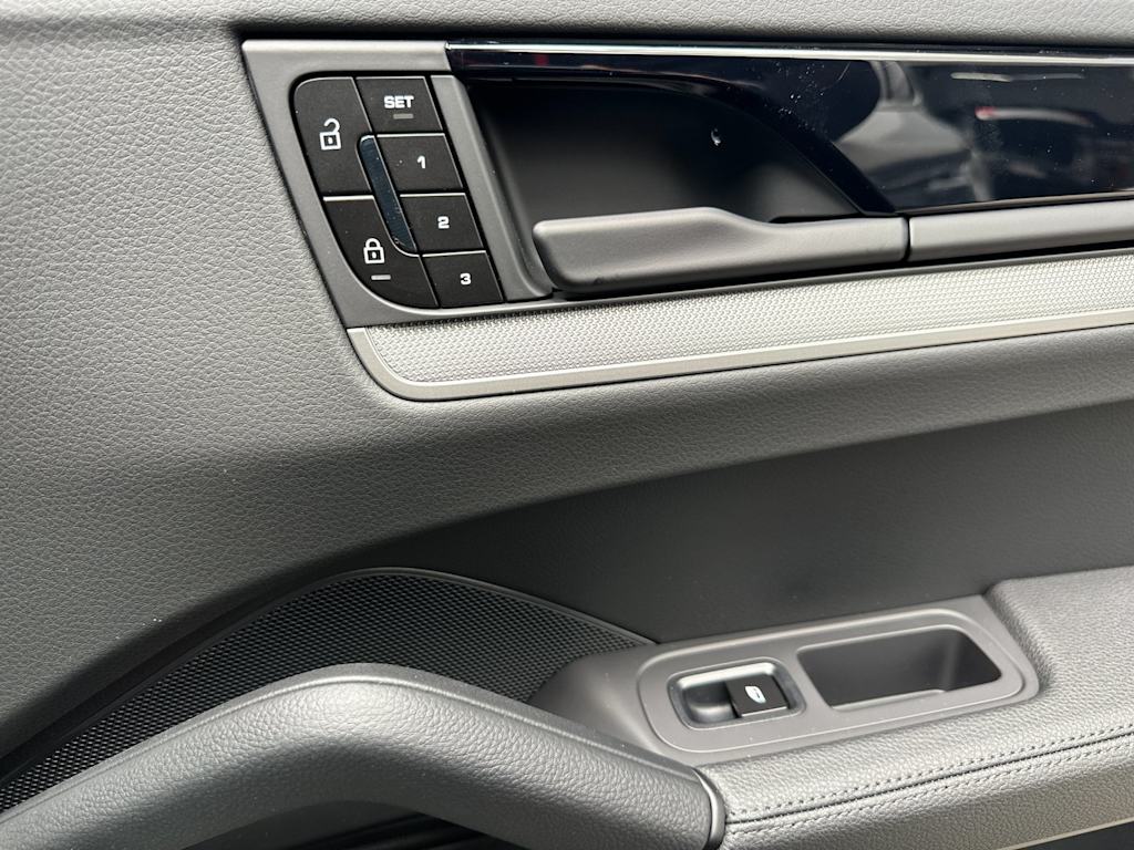 Thumbnail: 2026 Porsche Cayenne - 25