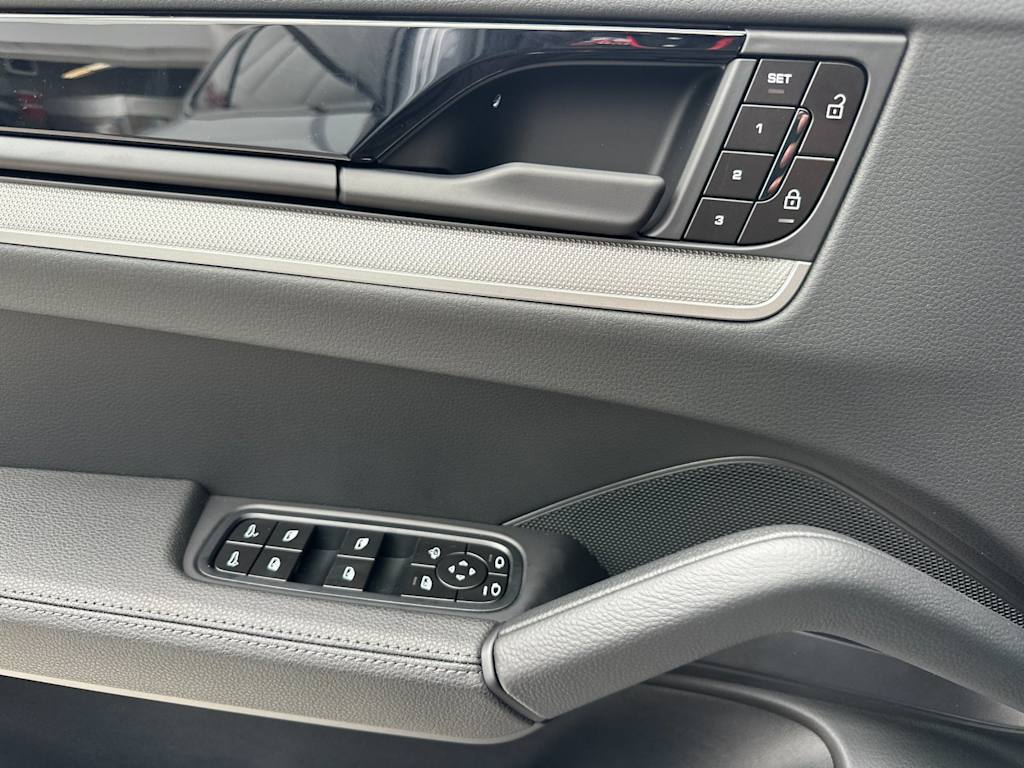 Thumbnail: 2026 Porsche Cayenne - 23
