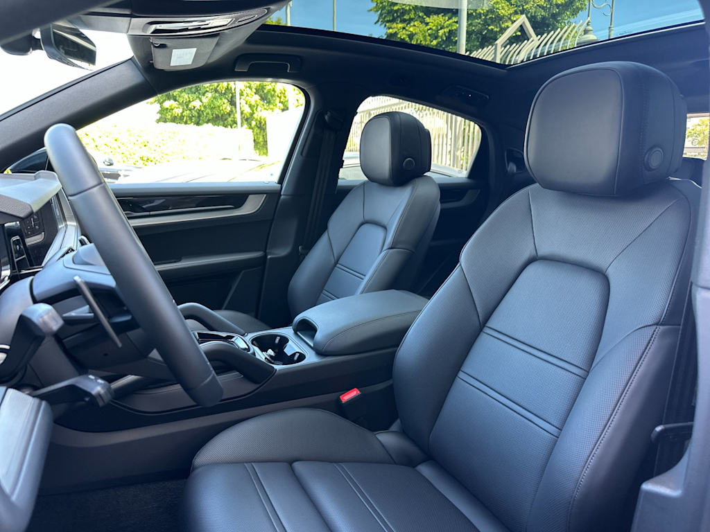 Thumbnail: 2026 Porsche Cayenne - 10