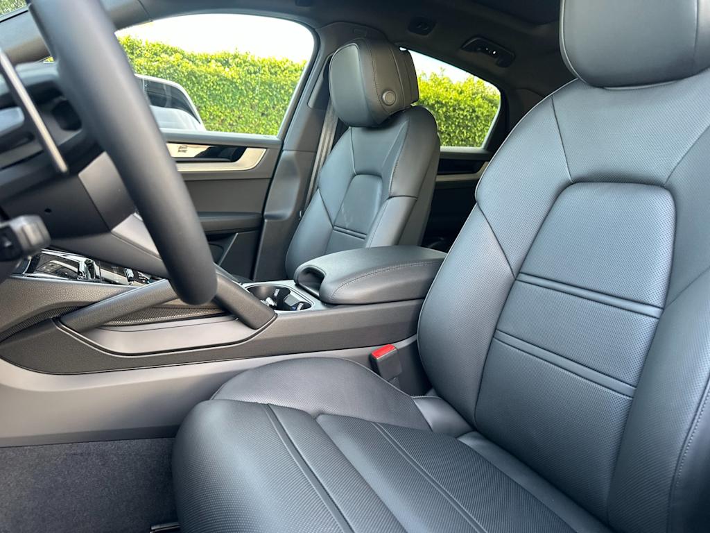 Thumbnail: 2026 Porsche Cayenne - 10