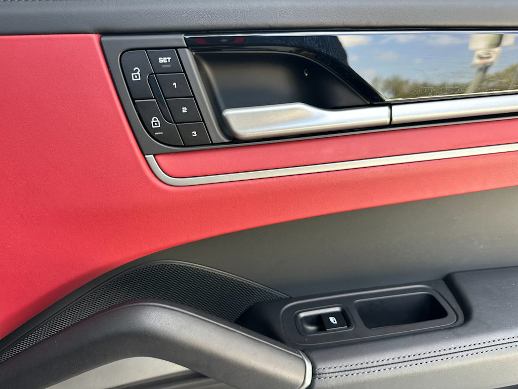 Thumbnail: 2025 Porsche Cayenne - 25