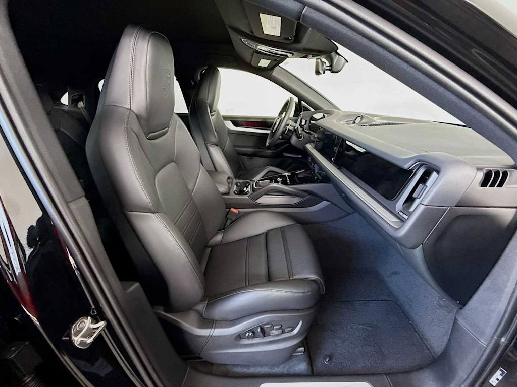 Thumbnail: 2026 Porsche Cayenne - 10