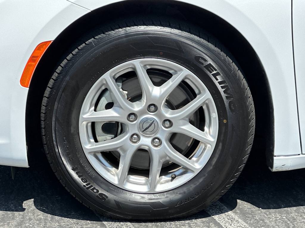 Thumbnail: 2024 Chrysler Pacifica - 7