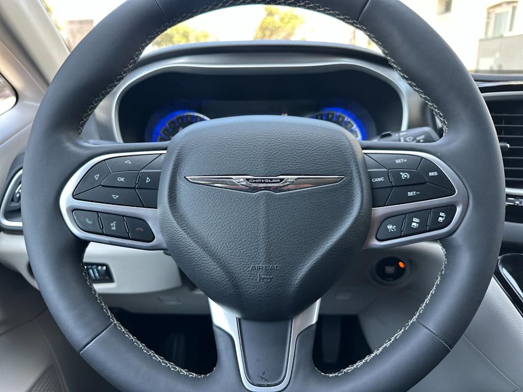 Thumbnail: 2024 Chrysler Pacifica - 12
