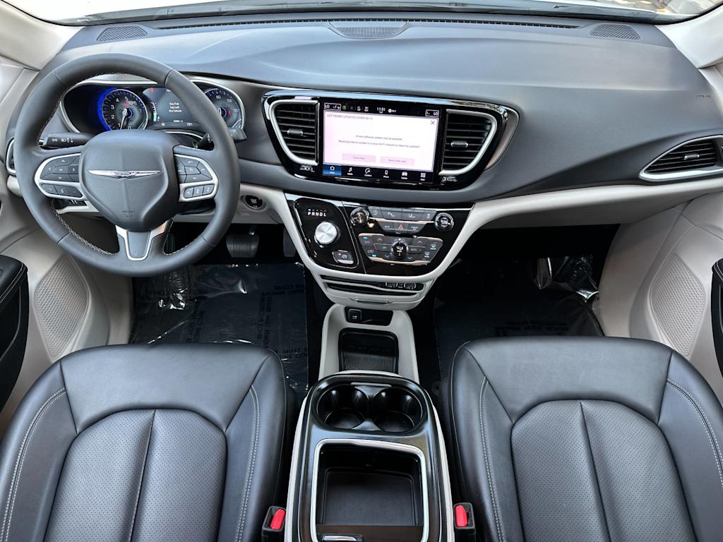 Thumbnail: 2024 Chrysler Pacifica - 2