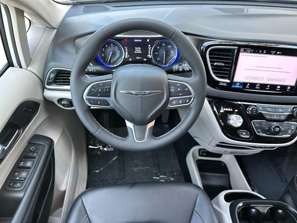 Thumbnail: 2024 Chrysler Pacifica - 8