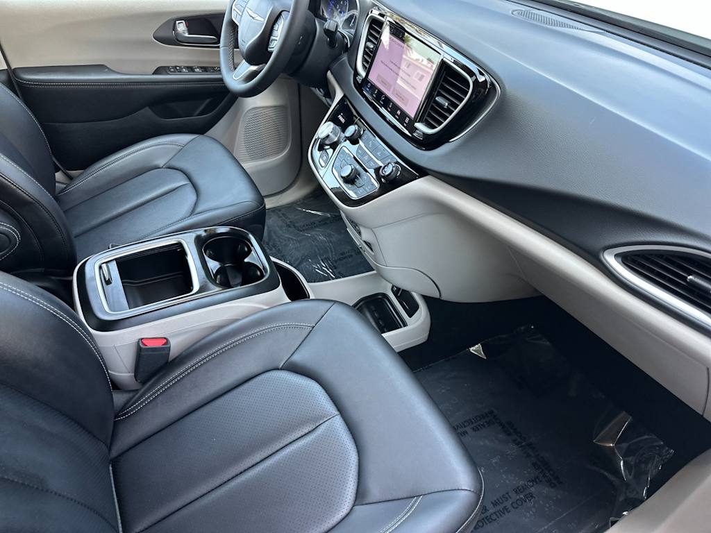 Thumbnail: 2024 Chrysler Pacifica - 11