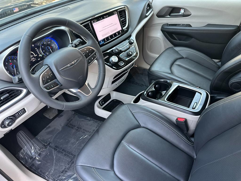 Thumbnail: 2024 Chrysler Pacifica - 9