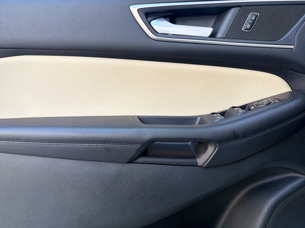 Thumbnail: 2022 Ford Edge - 19