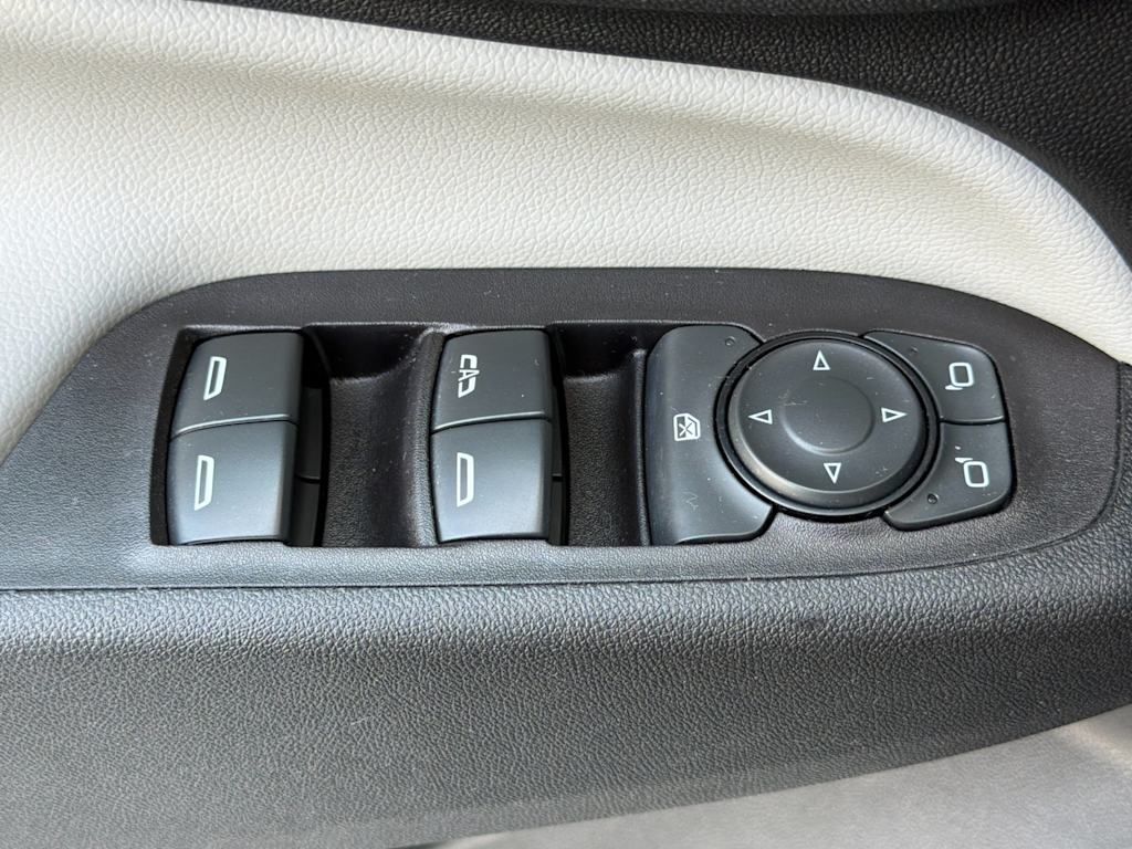 Thumbnail: 2021 Chevrolet Equinox - 21