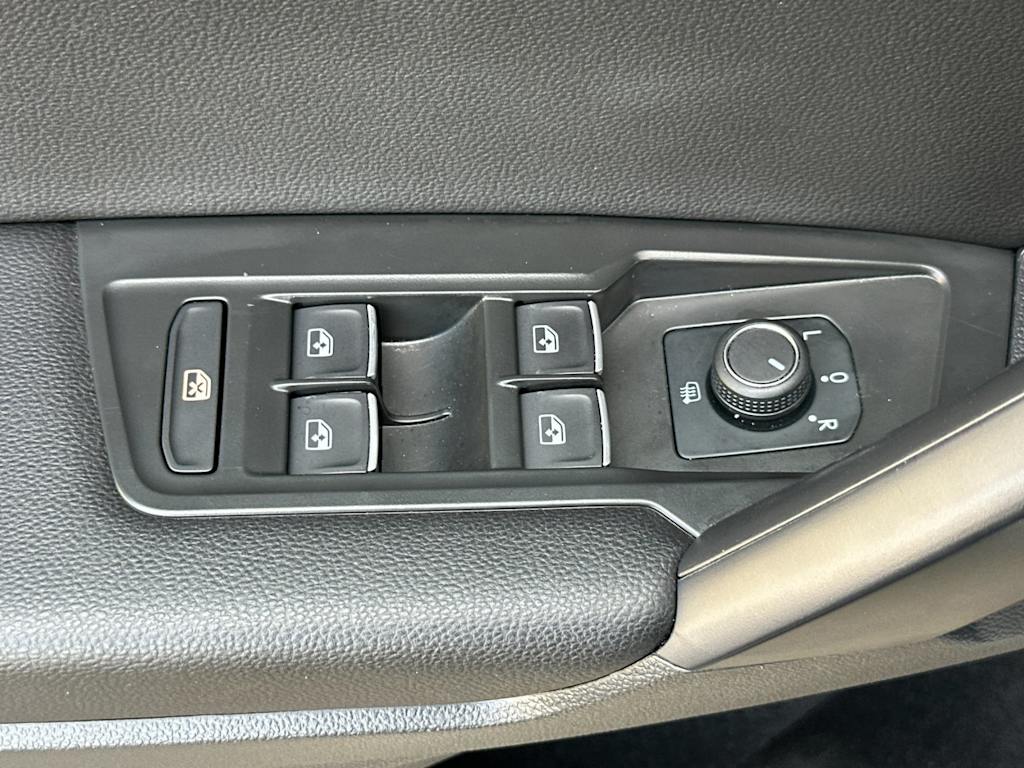 Thumbnail: 2021 Volkswagen Tiguan - 21