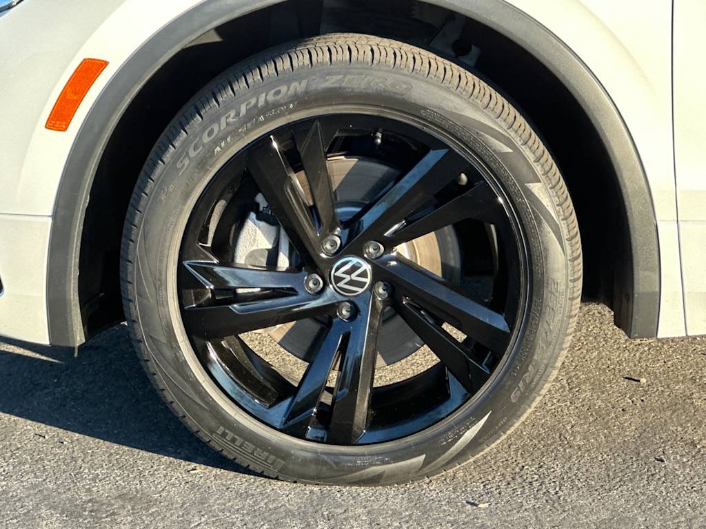 Thumbnail: 2023 Volkswagen Tiguan - 8