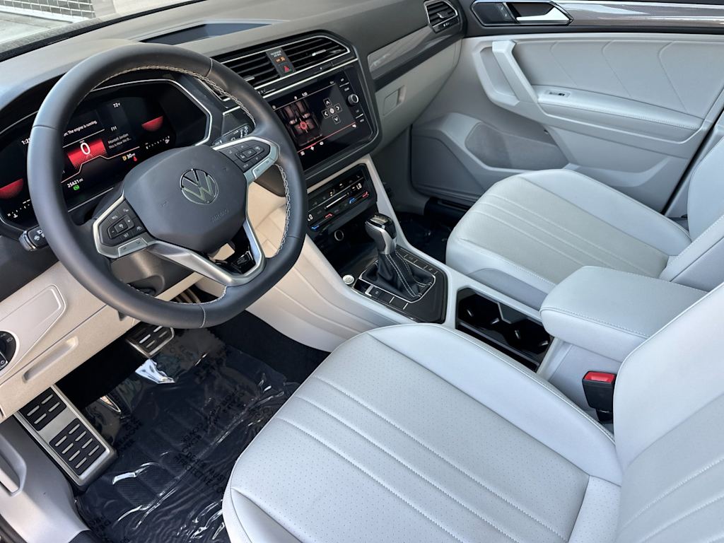 Thumbnail: 2023 Volkswagen Tiguan - 8
