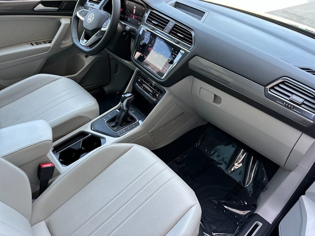 Thumbnail: 2023 Volkswagen Tiguan - 11