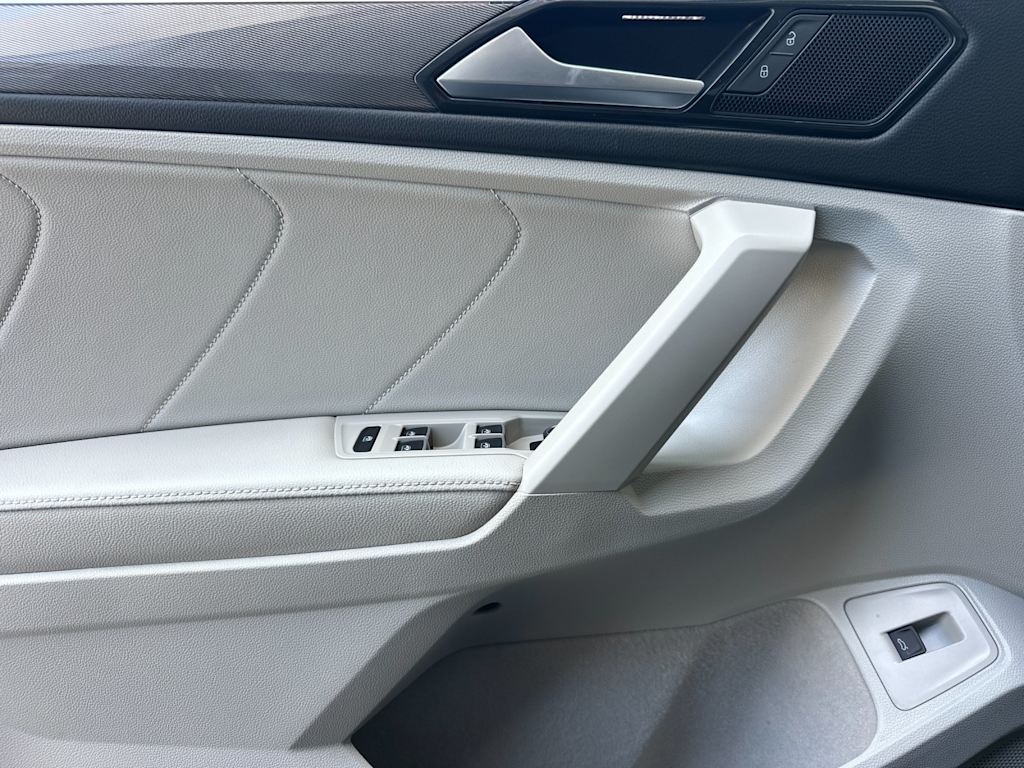 Thumbnail: 2023 Volkswagen Tiguan - 20