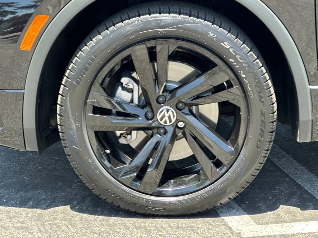 Thumbnail: 2023 Volkswagen Tiguan - 7
