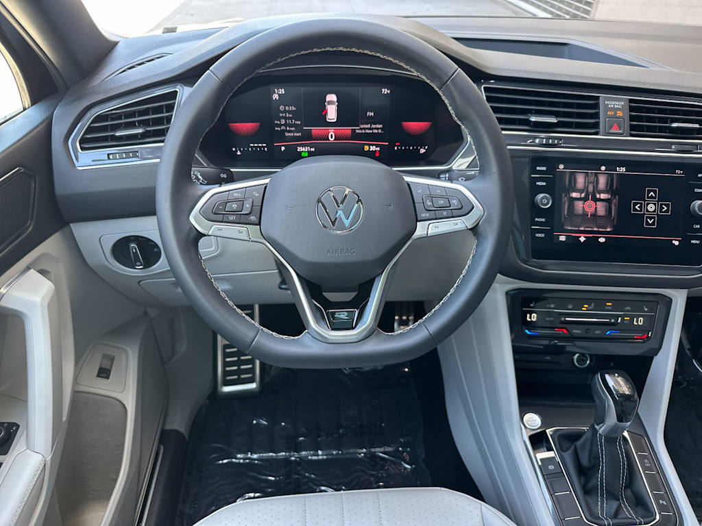 Thumbnail: 2023 Volkswagen Tiguan - 10