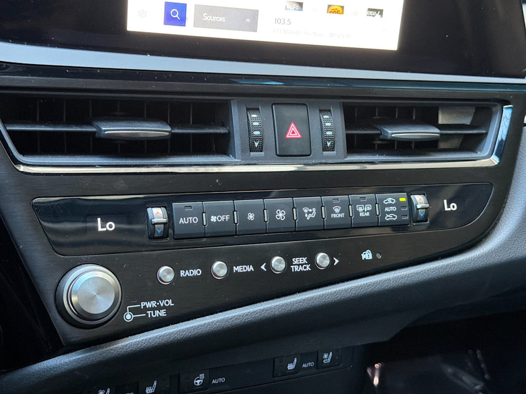 Thumbnail: 2024 Lexus ES - 24