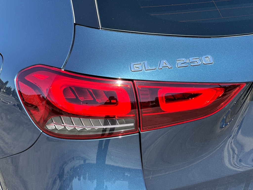 Thumbnail: 2022 Mercedes-Benz GLA - 28