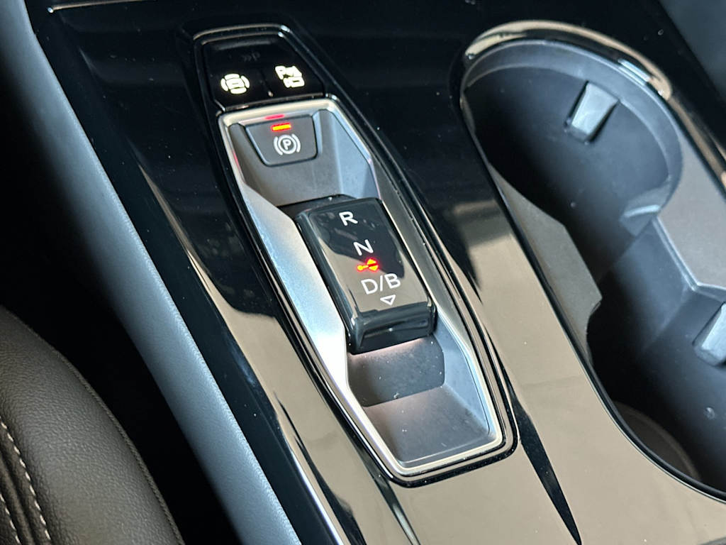 Thumbnail: 2025 Audi Q6 e-tron - 12