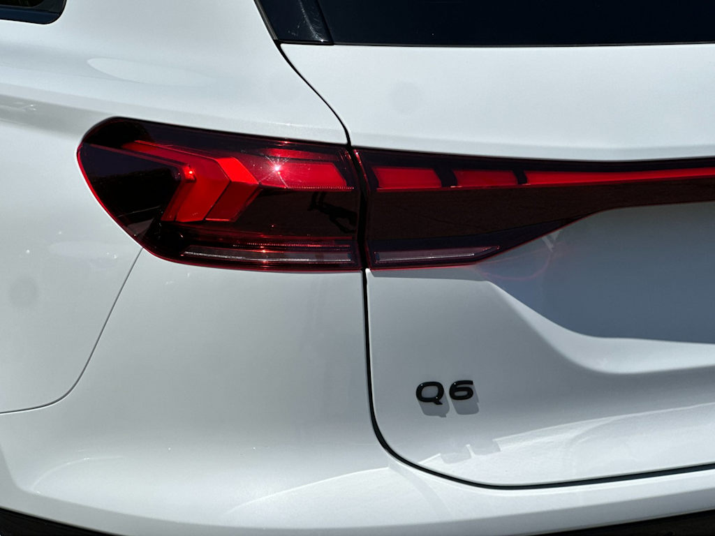Thumbnail: 2025 Audi Q6 e-tron - 27