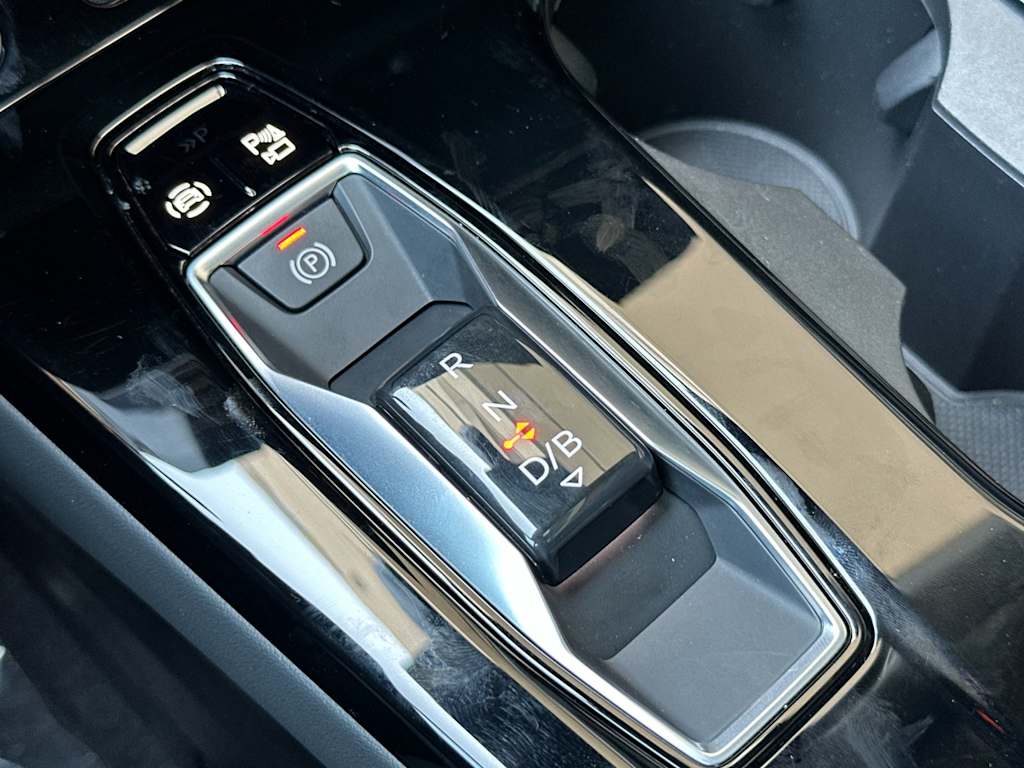 Thumbnail: 2025 Audi Q6 e-tron - 13