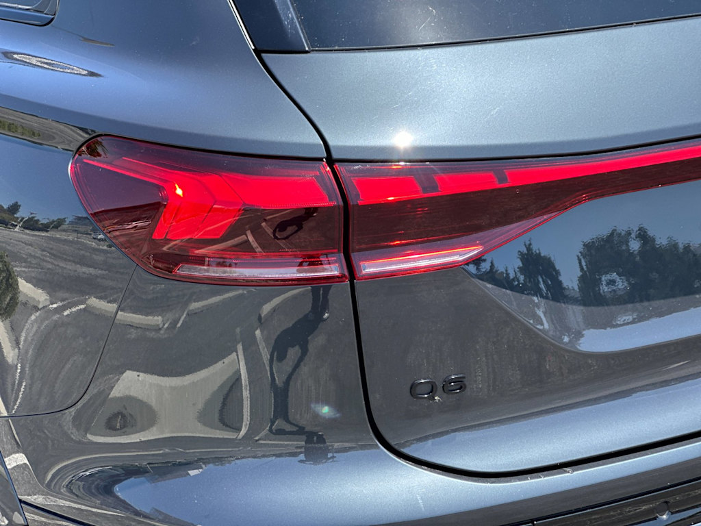 Thumbnail: 2025 Audi Q6 e-tron - 30