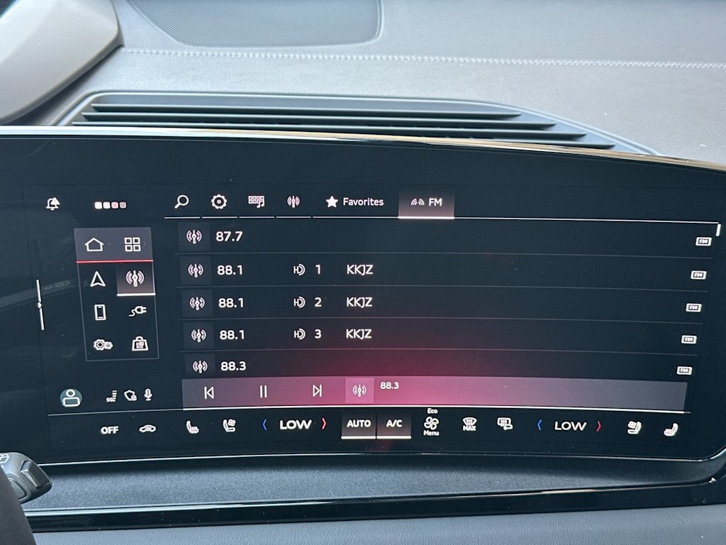 Thumbnail: 2025 Audi Q6 e-tron - 12