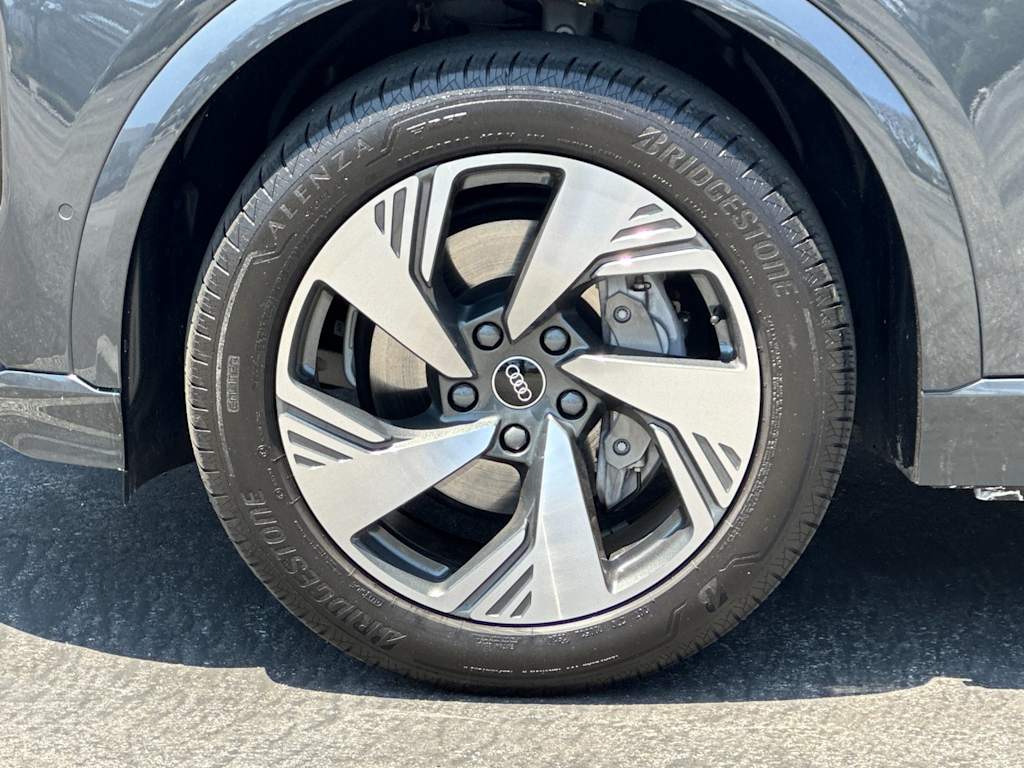 Thumbnail: 2025 Audi Q6 e-tron - 7