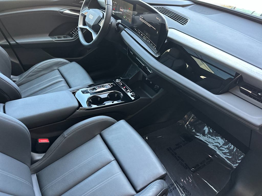 Thumbnail: 2025 Audi Q6 e-tron - 11