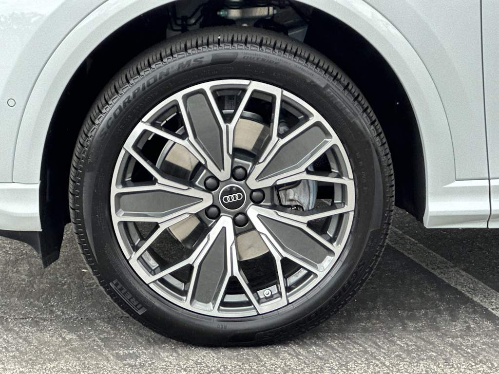 Thumbnail: 2025 Audi Q5 - 7